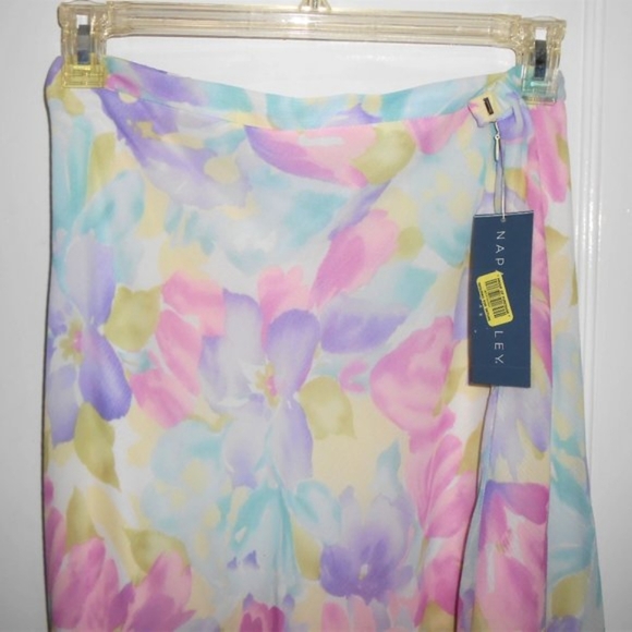 2-pc Blouse & Skirt Set - Picture 11 of 14